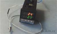 Průmyslový termostat REX-C100 pro různé senzory